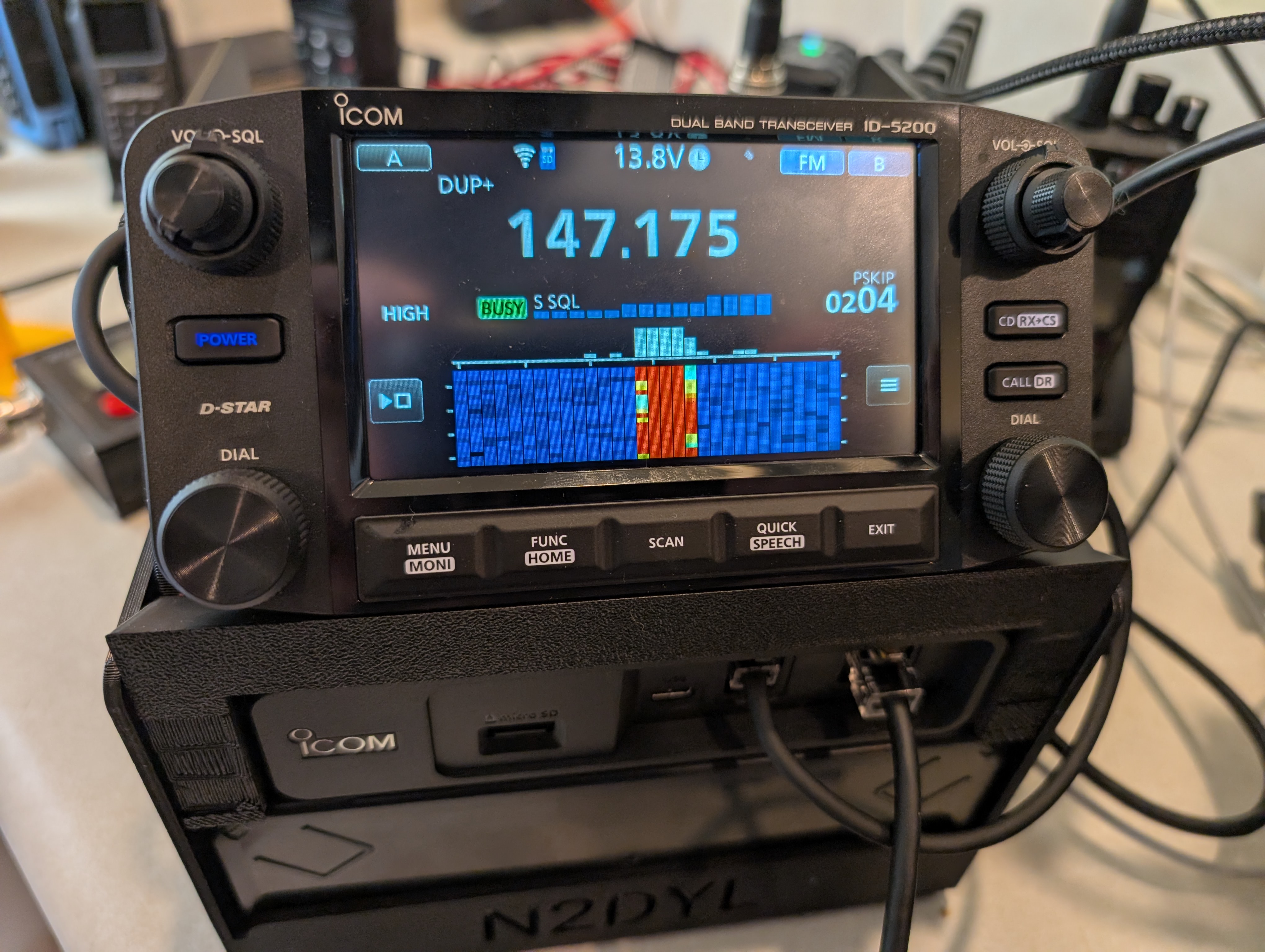 An ICOM ID-5200 showing off it's VFO Scope mode.